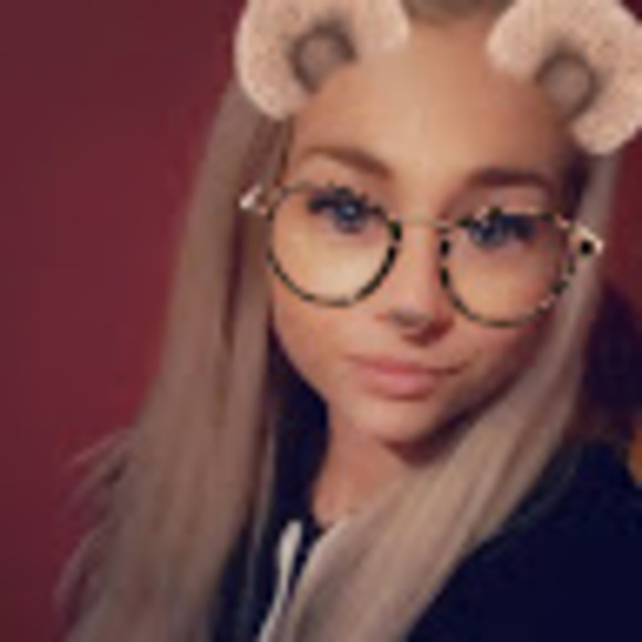 Meet your Posher, Rebecca - Picture 1 of 1